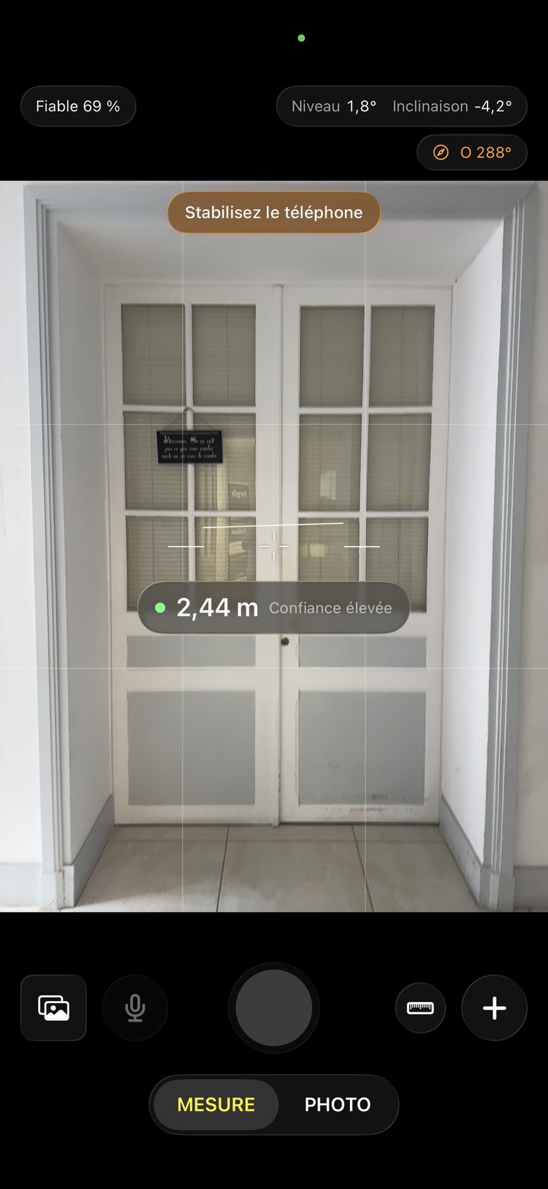 Live distance of 2.44 m to a double door